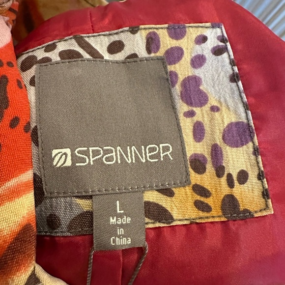 SPANNER Red and Orange Vest with Abstract Design - Picture 4 of 5